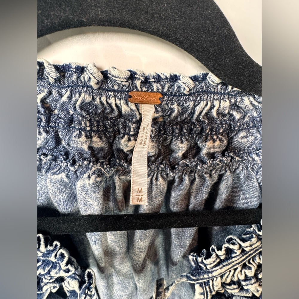 Free People Ainsley Denim Top in Indigo- Size Medium - Picture 4 of 7